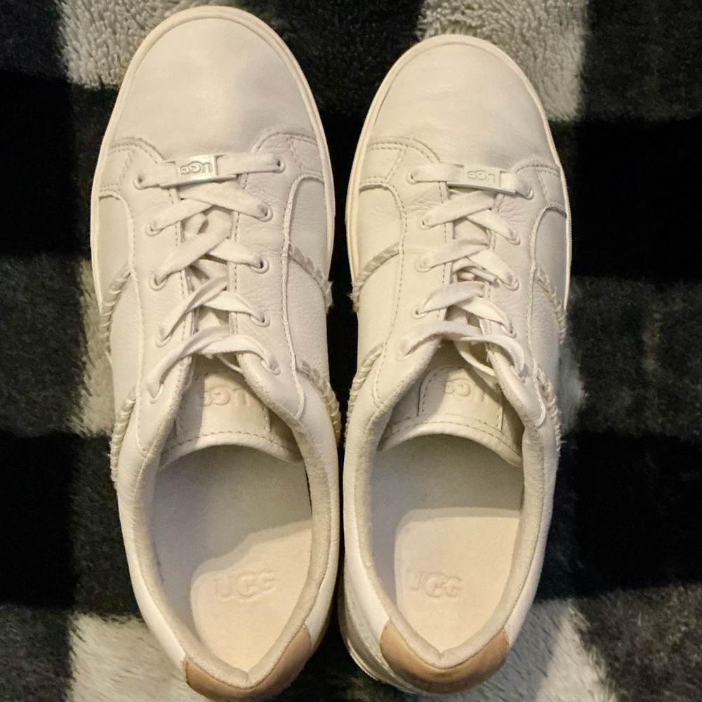 UGG Women's Dinale Sneaker 9.5
